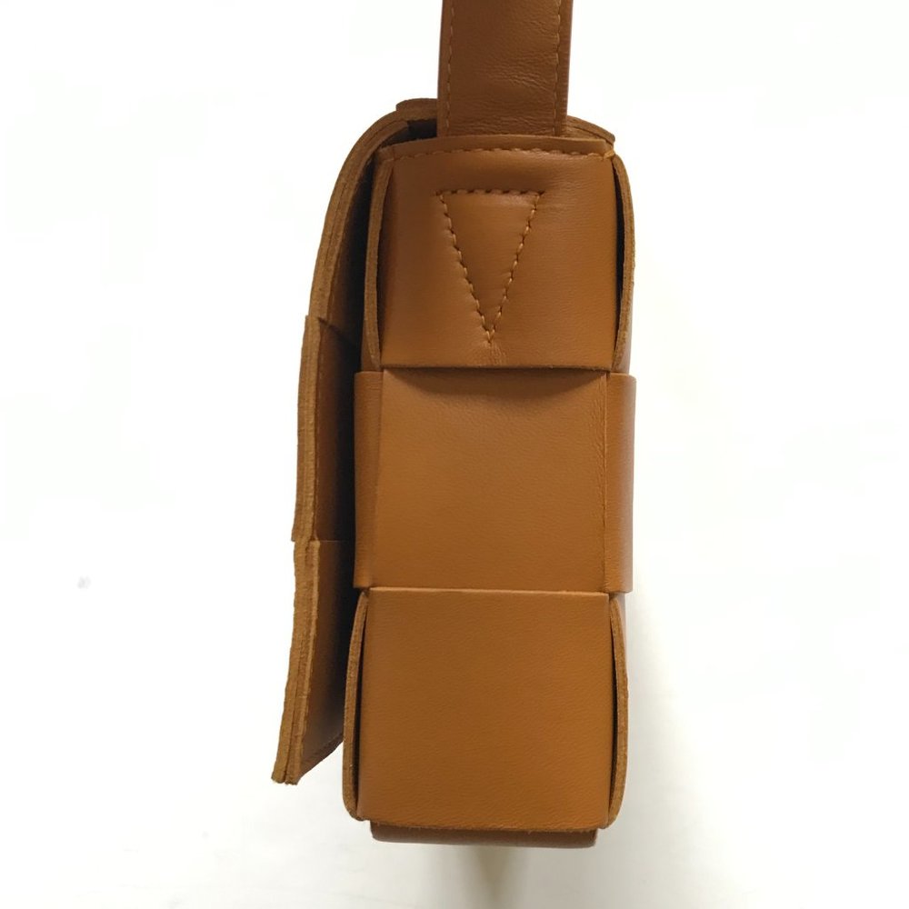Bottega Veneta Intrecciato Leather Crossbody in Cognac Tan with COA and dustbag - Picture 9 of 15